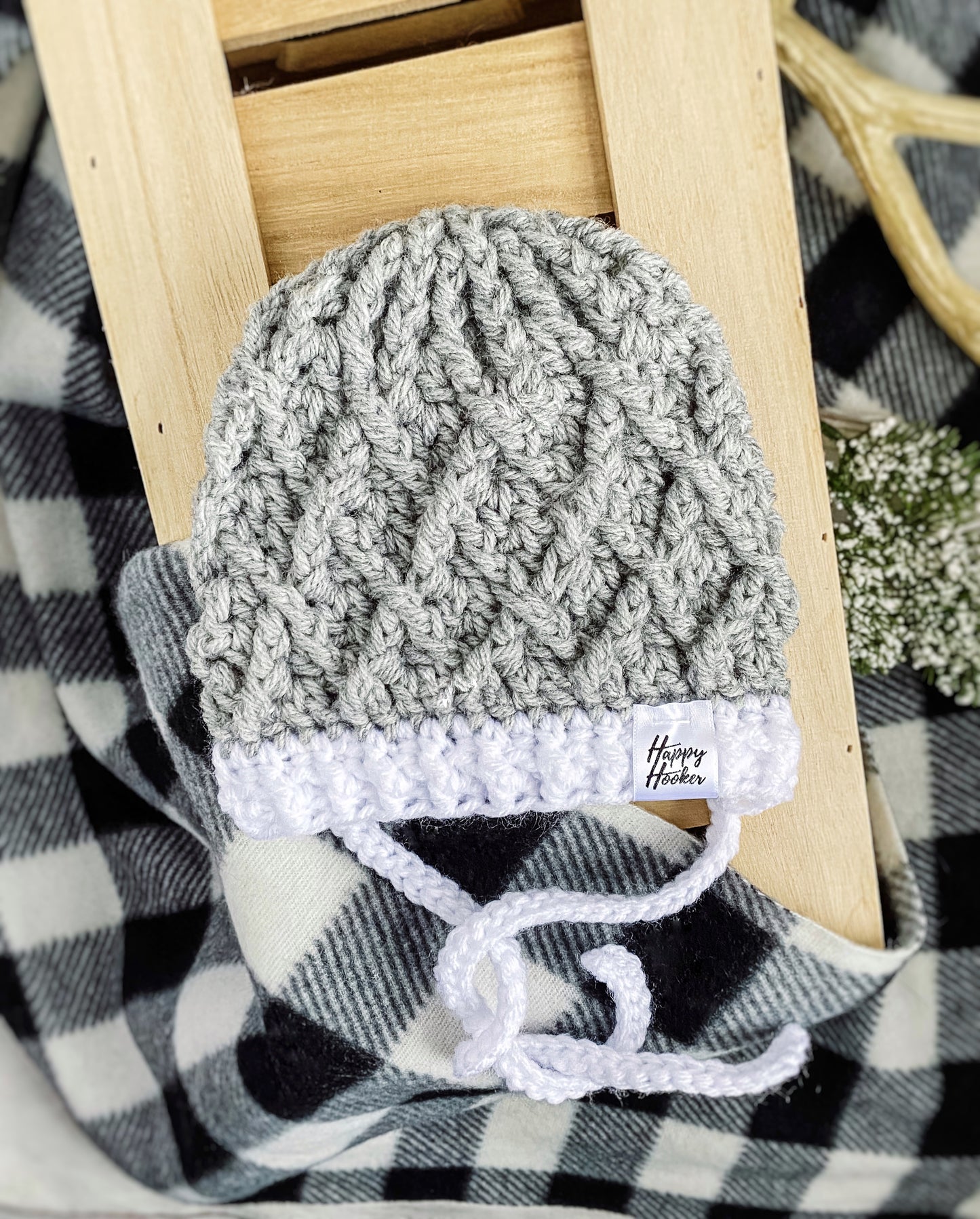 Textured cable hat - Grey & White - pink pom